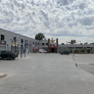 Strip center de 11 locales en Quilicura, Santiago