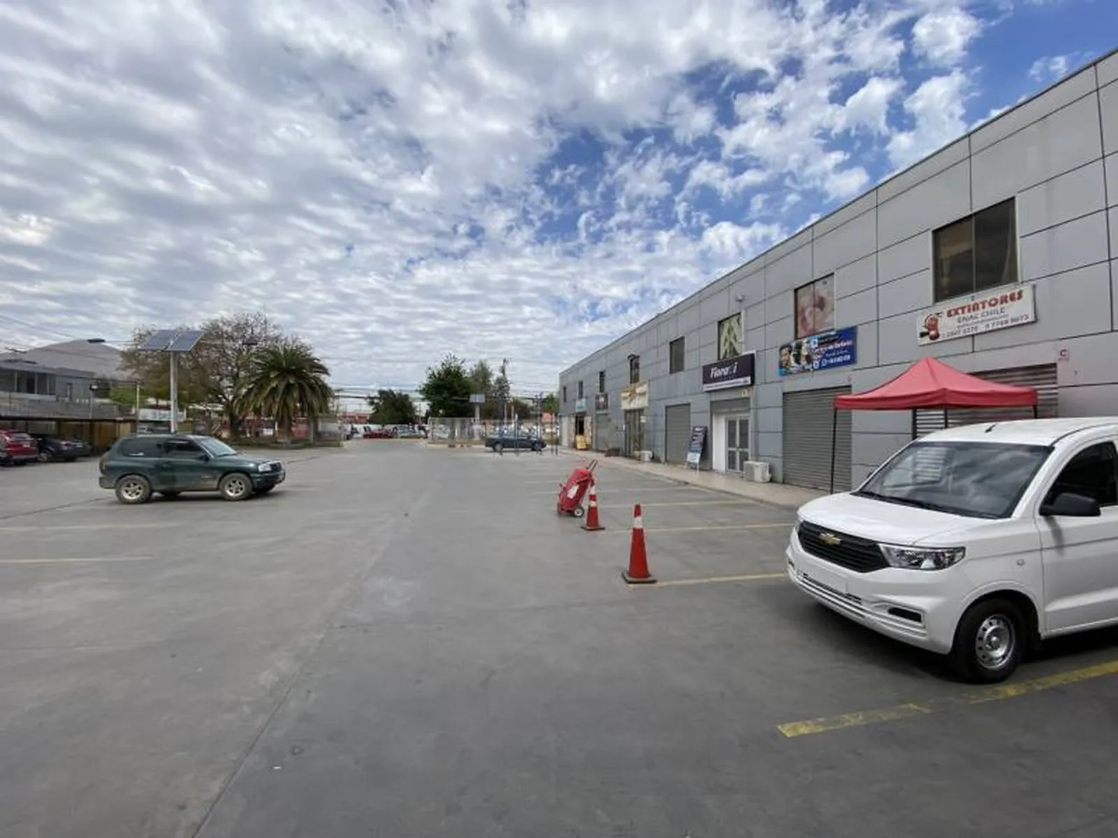 Strip center de 11 locales en Quilicura, Santiago - Imagen 9