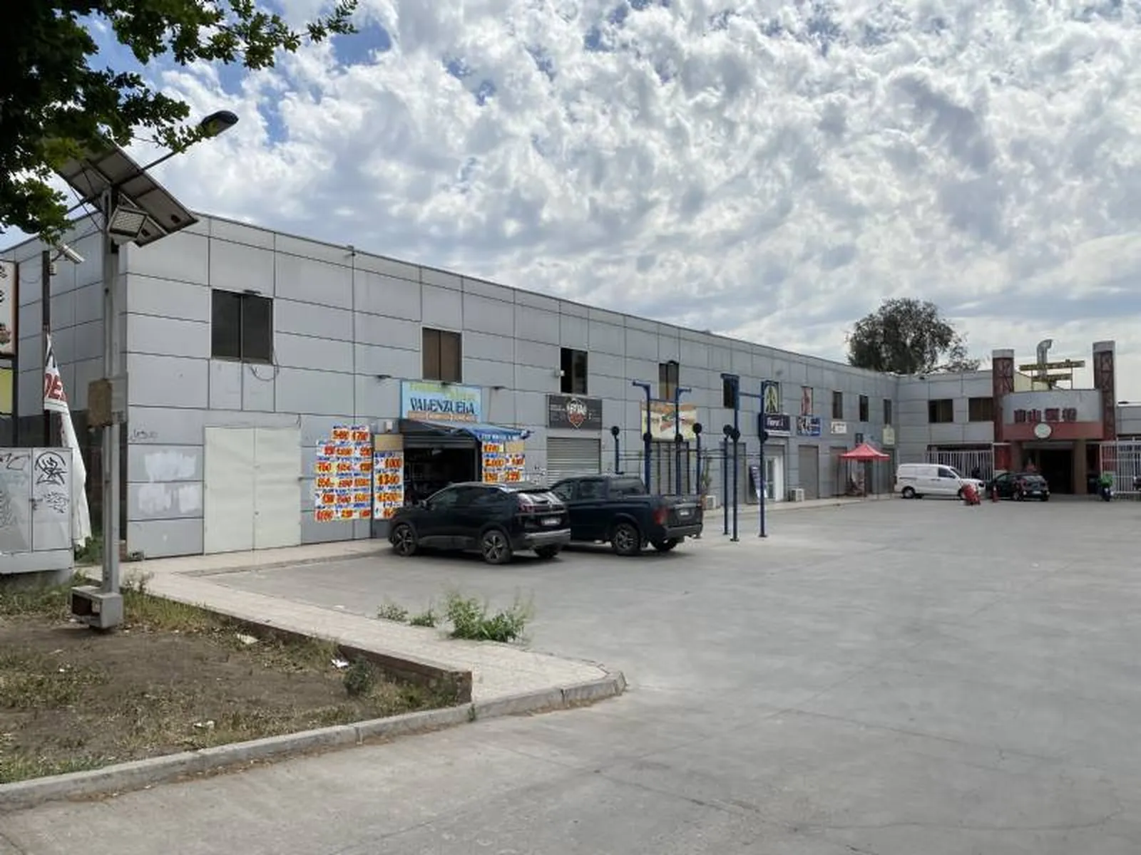 Strip center de 11 locales en Quilicura, Santiago - Imagen 3