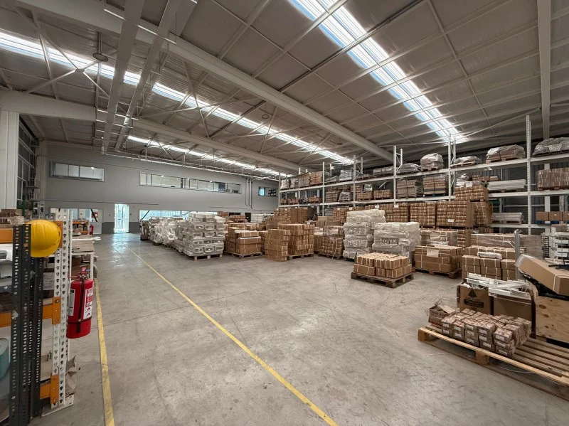 Bodega con oficinas nueva en parque valle grande - Lampa, Santiago - Imagen 4