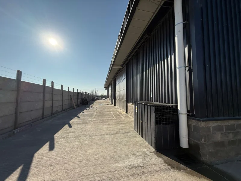 Bodega con oficinas nueva en parque valle grande - Lampa, Santiago - Imagen 11