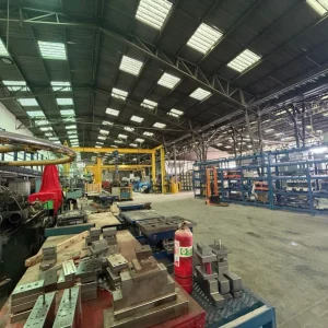 Venta de bodega industrial con oficinas en plaza oeste cerrillos, santiago