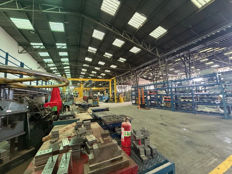 Venta de bodega industrial con oficinas en plaza oeste cerrillos, santiago