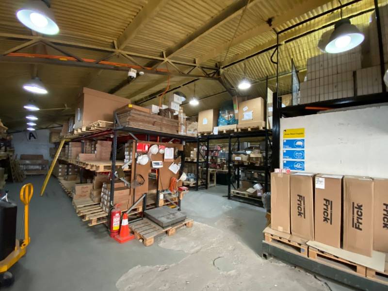 Propiedad comercial con oficinas y bodegas en Providencia, Santiago - Imagen 2