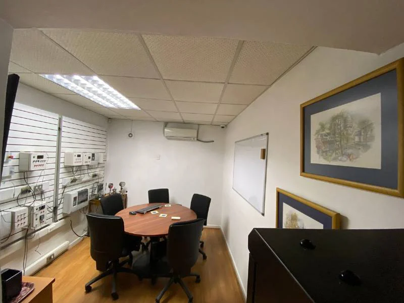 Propiedad comercial con oficinas y bodegas en Providencia, Santiago - Imagen 4