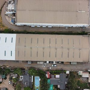 Amplia propiedad industrial en Peñaflor, Santiago