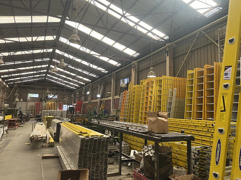 Arriendo de excelente propiedad industrial en calle marathon. Macul, Santiago.