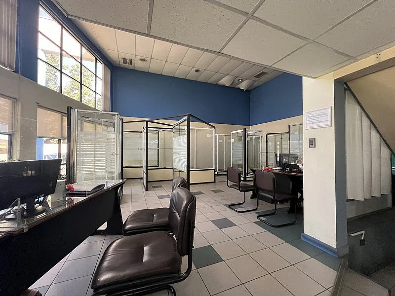 Arriendo de excelente propiedad industrial en calle marathon. Macul, Santiago. - Imagen 10