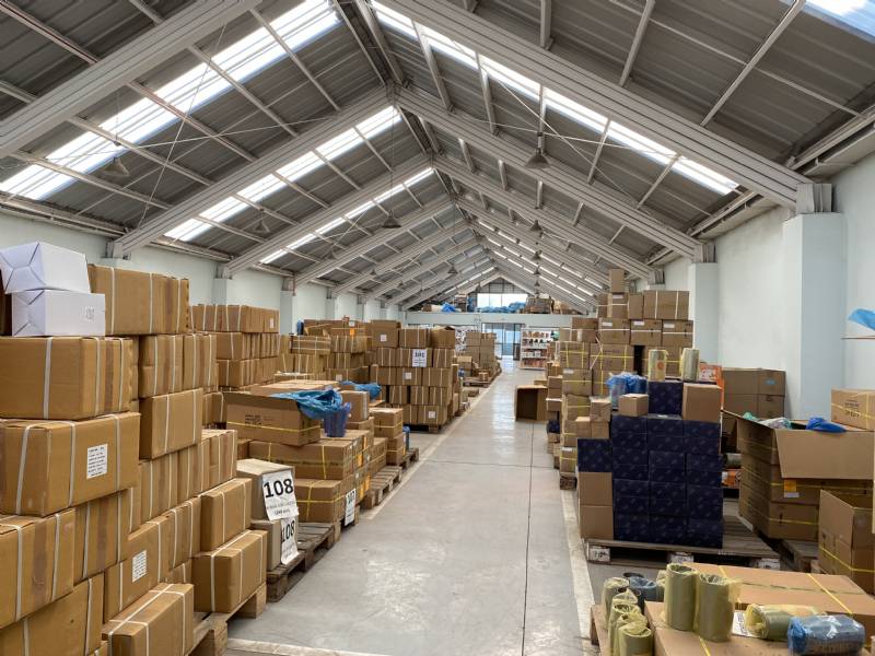 Bodega con oficinas y local en perfecto estado en Quinta Normal, Santiago
