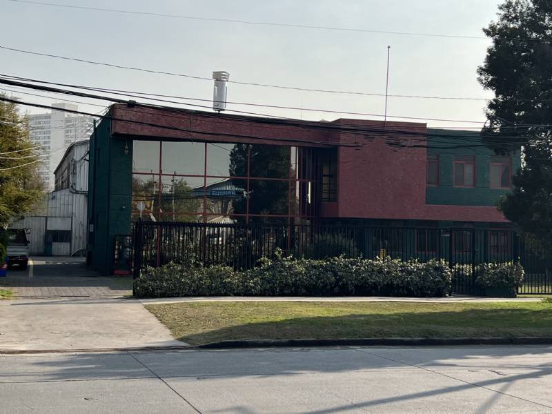 Excelente propiedad industrial en Macul, Santiago