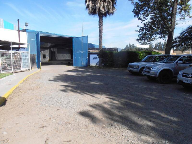 Amplia propiedad industrial en Peñaflor, Santiago - Imagen 2